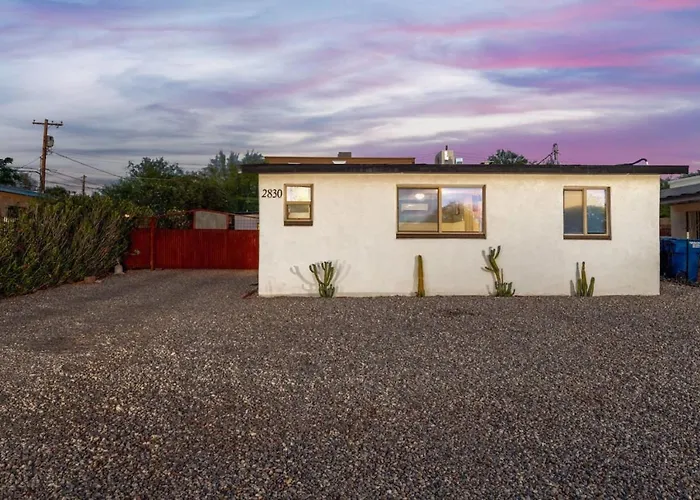 Holiday home House And Casita, 2 Bedroom 2 Ba, Near U Of A, Fenced