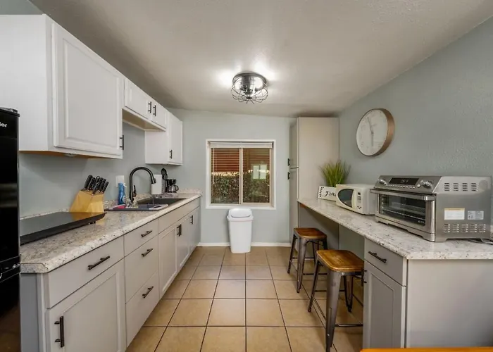 Holiday home House And Casita, 2 Bedroom 2 Ba, Near U Of A, Fenced Tucson