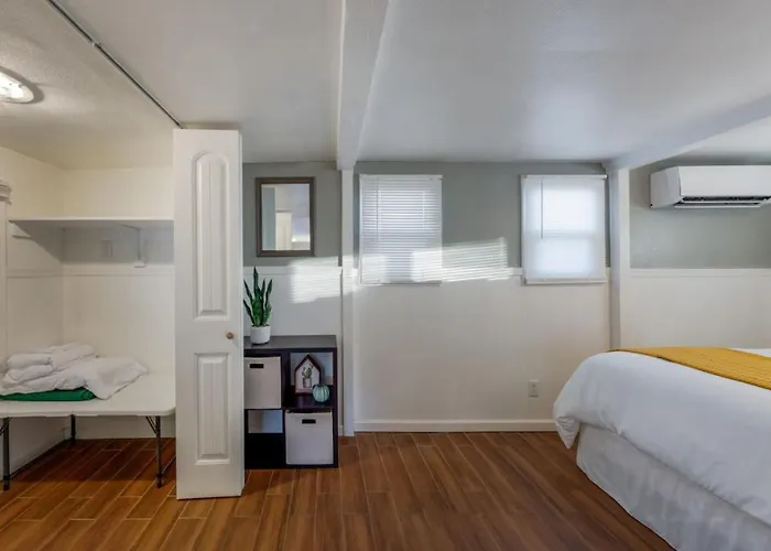 Holiday home House And Casita, 2 Bedroom 2 Ba, Near U Of A, Fenced Tucson