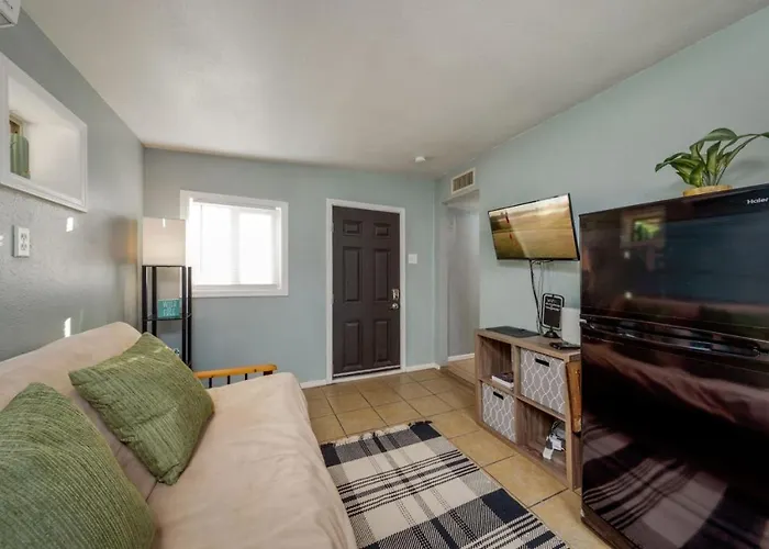 House And Casita, 2 Bedroom 2 Ba, Near U Of A, Fenced