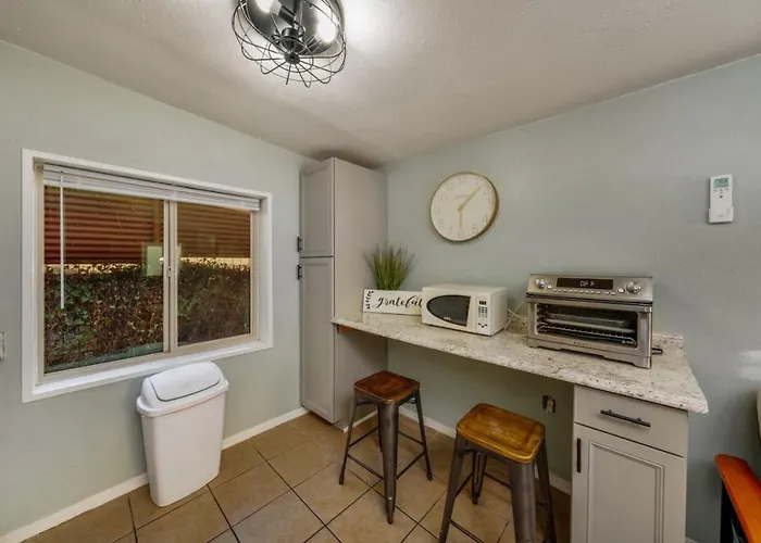 House And Casita, 2 Bedroom 2 Ba, Near U Of A, Fenced Holiday home *