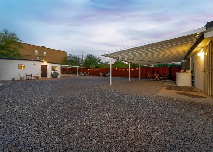 House And Casita, 2 Bedroom 2 Ba, Near U Of A, Fenced Holiday home Tucson