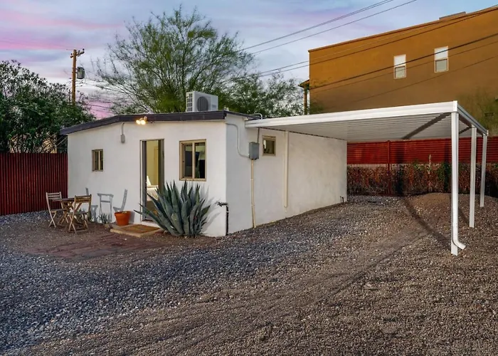 House And Casita, 2 Bedroom 2 Ba, Near U Of A, Fenced Holiday home